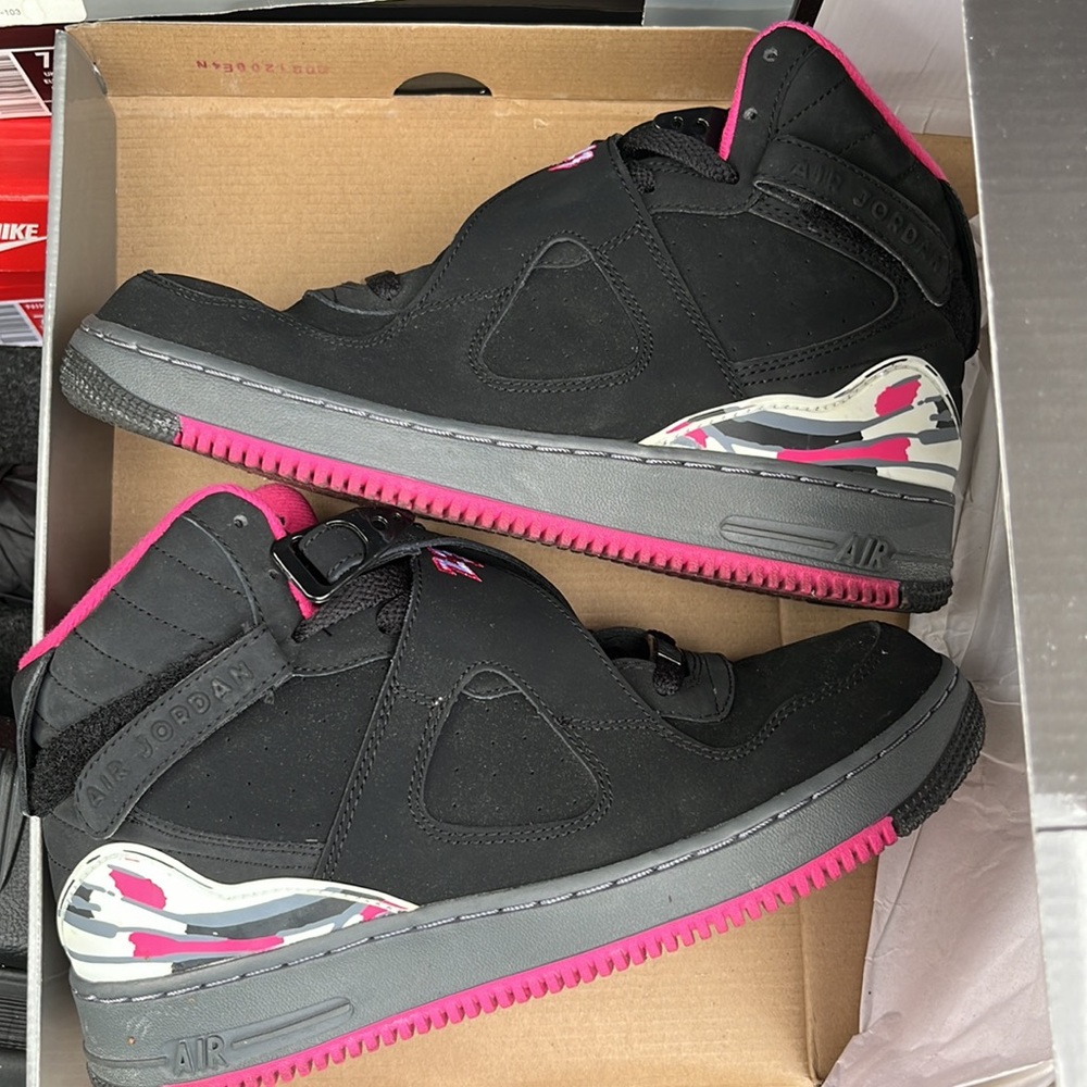 Sneakers - Picture 2 of 5